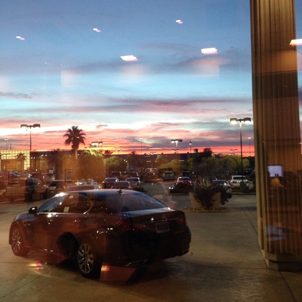 Снимок сделан в Lexus of Henderson пользователем Stephen L. 1/28/2014