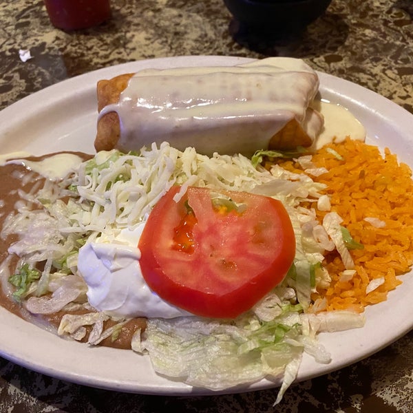 รูปภาพถ่ายที่ La Casa Mexican Restaurant โดย Yawritergrl เมื่อ 9/26/2020