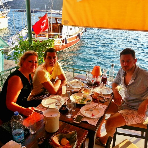 8/16/2013 tarihinde Gokce O.ziyaretçi tarafından Buena Vista Restaurant &amp; Hotel Bozburun'de çekilen fotoğraf