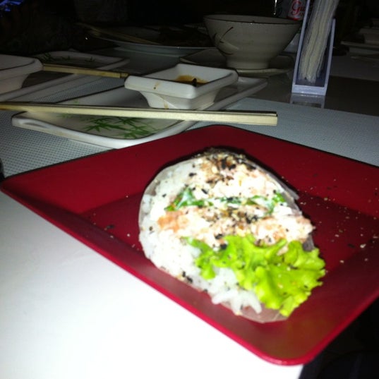 Foto tirada no(a) Zu Kaiten Sushi Bar por Wilsom S. em 11/7/2012
