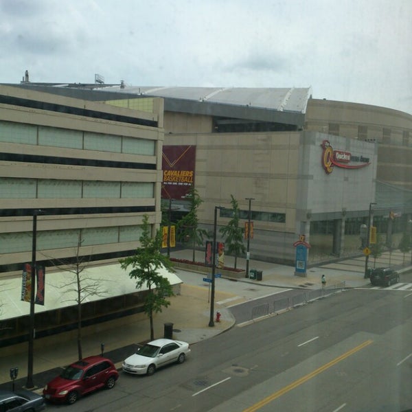 7/4/2013 tarihinde Tito d.ziyaretçi tarafından Radisson Hotel Cleveland-Gateway'de çekilen fotoğraf
