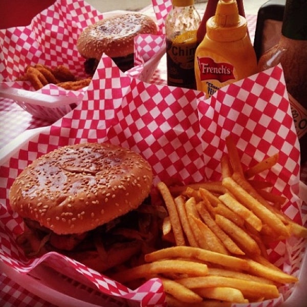 Photo taken at PicNic Burger Grill by Juan M. on 9/3/2013