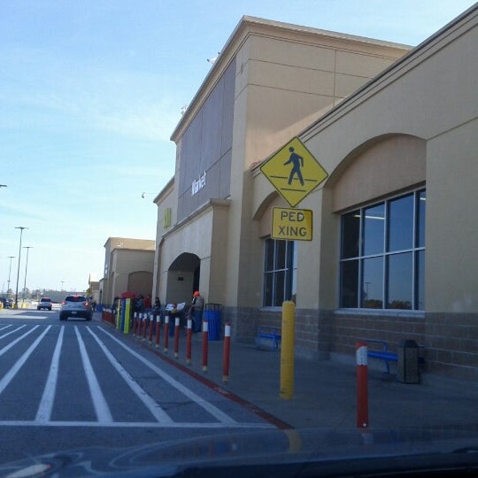 Walmart Supercenter Rogers、AR
