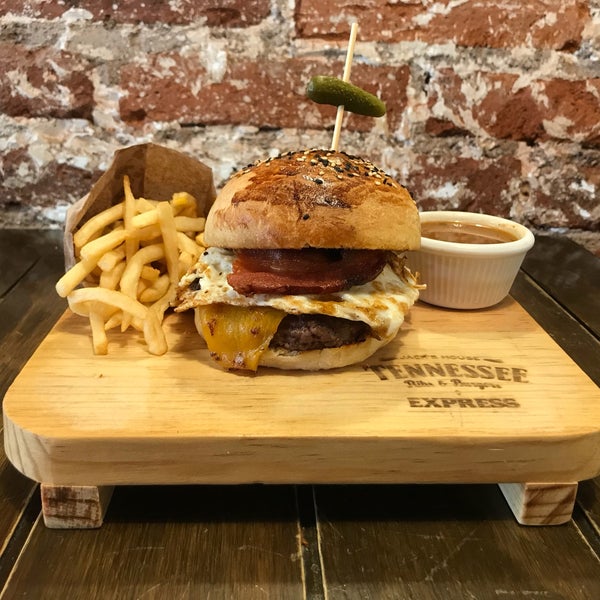 Foto tirada no(a) Tennessee Ribs &amp; Burgers por Ramiro C. em 3/24/2018