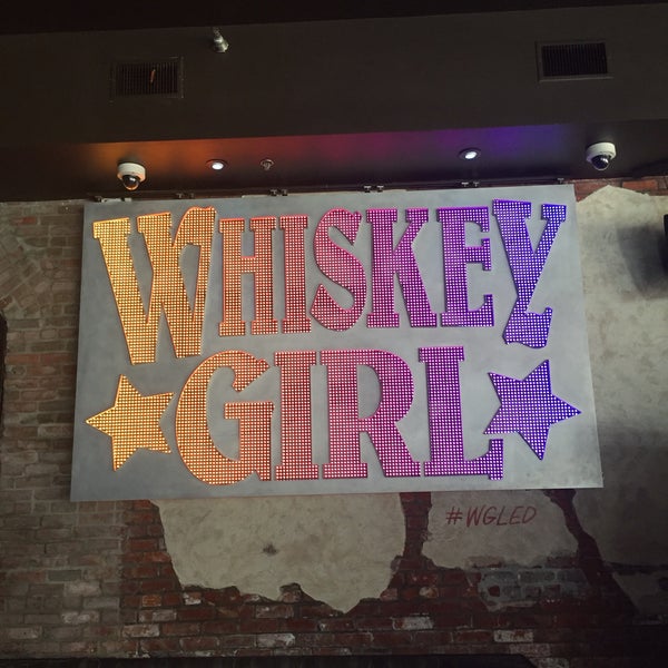 Foto scattata a Whiskey Girl da Melissa M. il 9/22/2017