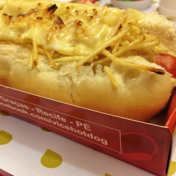 Das Foto wurde bei Vic&#39;s Hot Dog Gourmet von André M. am 10/4/2013 aufgenommen