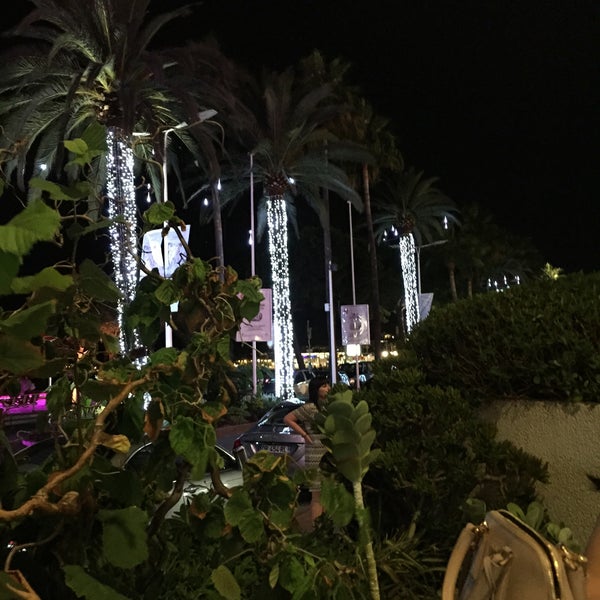 Снимок сделан в JW Grill Cannes пользователем N 9/14/2015