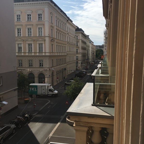 Снимок сделан в Palais Hansen Kempinski Vienna пользователем Nancy J. 7/14/2017