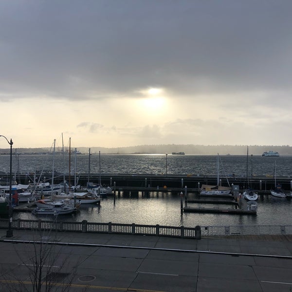 Foto scattata a Seattle Marriott Waterfront da Nancy J. il 12/12/2018