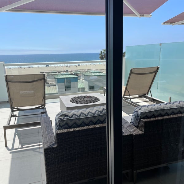 Photo taken at Loews Santa Monica Beach Hotel by Nancy J. on 8/27/2022