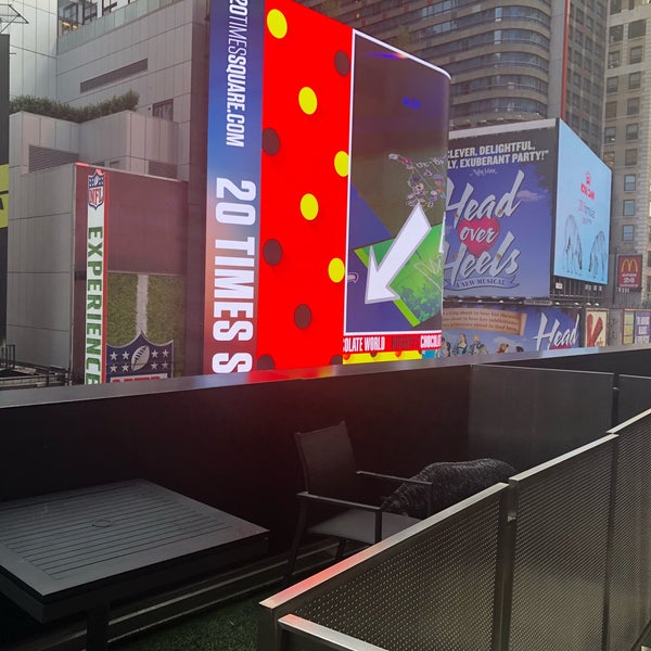 รูปภาพถ่ายที่ Renaissance New York Times Square Hotel โดย Nancy J. เมื่อ 10/22/2018