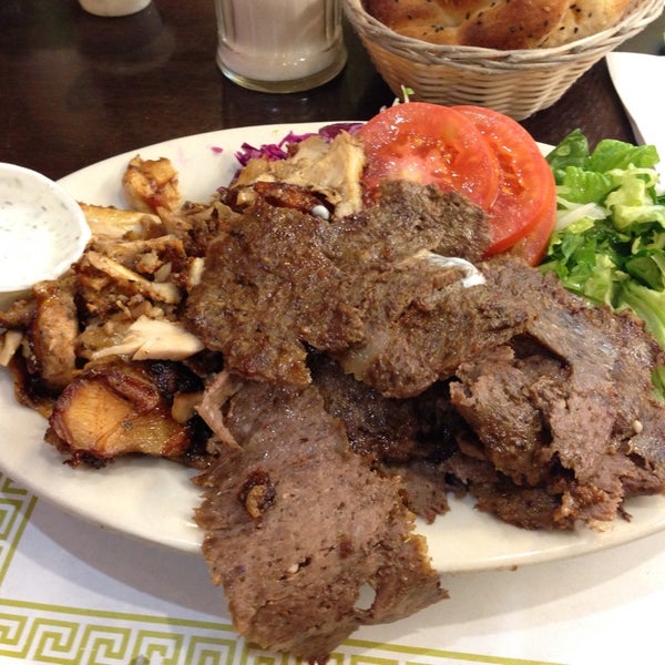 Снимок сделан в Beyti Turkish Kebab пользователем Renato M. 8/15/2013