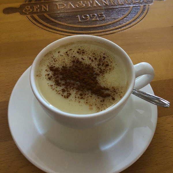 3/13/2022 tarihinde Gözde Nur A.ziyaretçi tarafından Şen Pastaneleri Cafe &amp; Bistro'de çekilen fotoğraf
