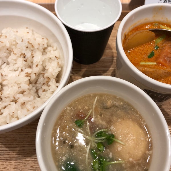 Суп токио. Суп с красной рыбой токио сити. Токио сити суп кимчи. Мисо суп с лососем. Мисо-суп с грибами шиитаке 300гр.