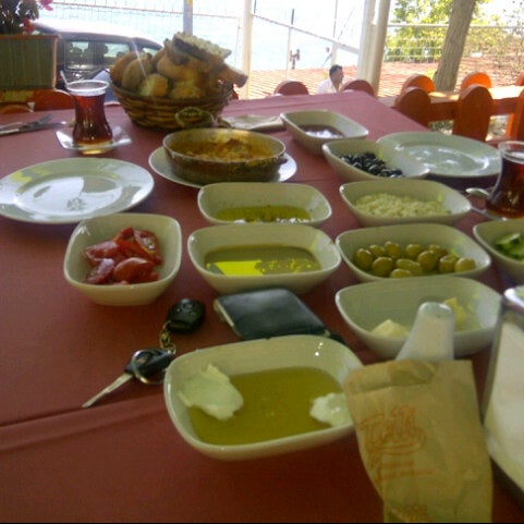 รูปภาพถ่ายที่ Telli Çay Bahçesi โดย Emrah K. เมื่อ 9/16/2012