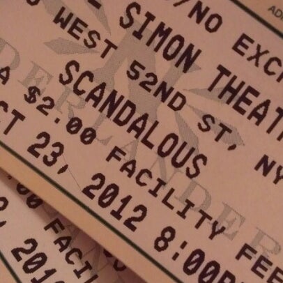 Foto tirada no(a) Scandalous on Broadway por Bethany T. em 10/23/2012