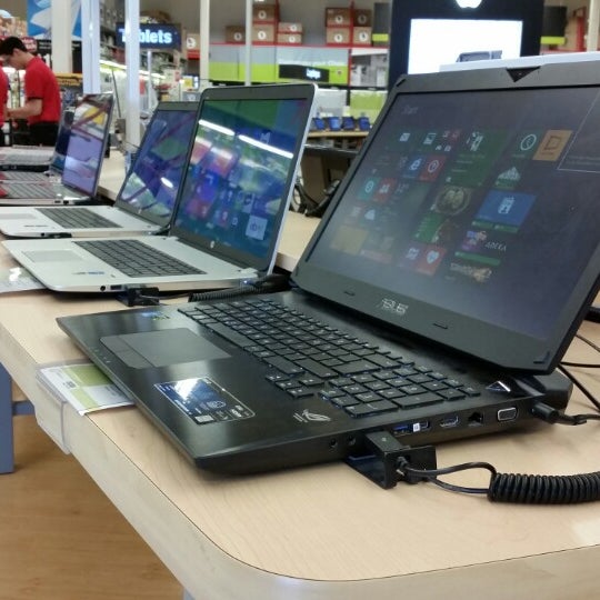 Staples South KeysGreenboro West 2210 Bank Street