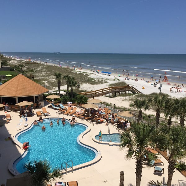 Photo taken at Courtyard by Marriott Jacksonville Beach by Moacyr P. on 4/26/2015