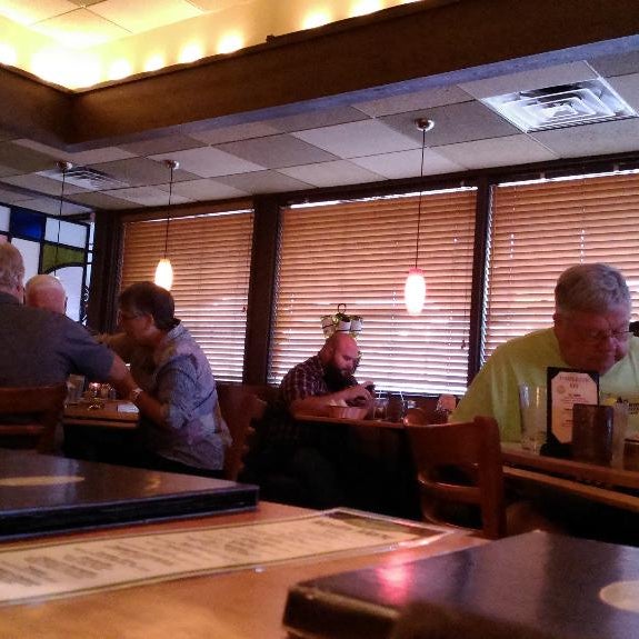 Foto diambil di Mezzodi&#39;s Restaurant oleh Nathan B. pada 7/31/2014