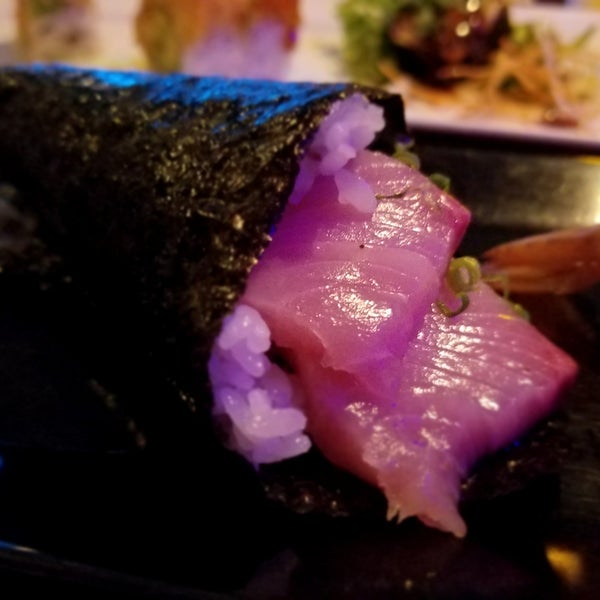 Photo taken at Sushi Mike&#39;s by Kino on 10/26/2017