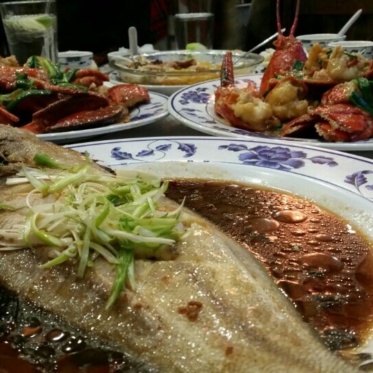 Photo prise au Harbor Palace Seafood Restaurant par Kino le2/15/2016