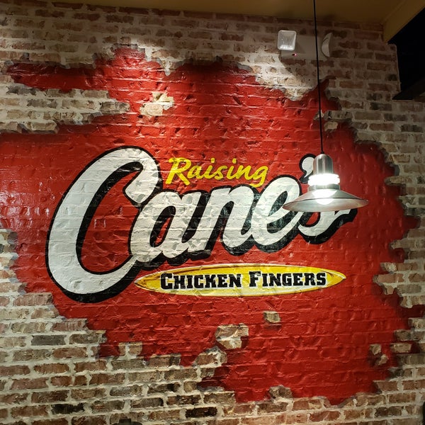 Foto scattata a Raising Cane&#39;s Chicken Fingers da Kino il 12/21/2018