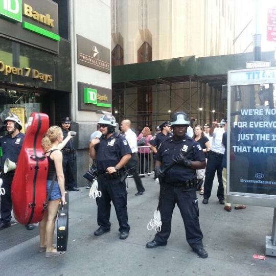Снимок сделан в Occupy Wall Street пользователем Kino 9/17/2012