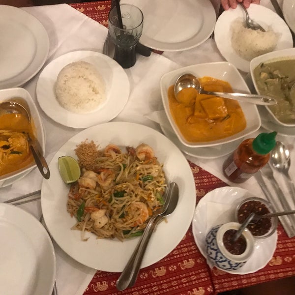 7/10/2017 tarihinde Jeffrey D.ziyaretçi tarafından Bangkok Thai Restaurant'de çekilen fotoğraf