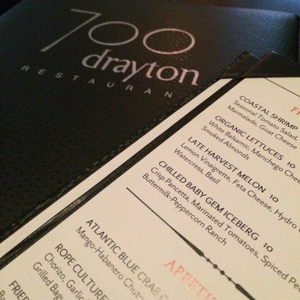 Foto diambil di 700 Drayton Restaurant oleh Monika N. pada 9/16/2014