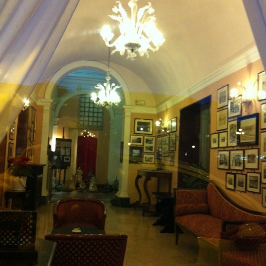 Снимок сделан в Royal Victoria Hotel пользователем Toscana T. 12/28/2012