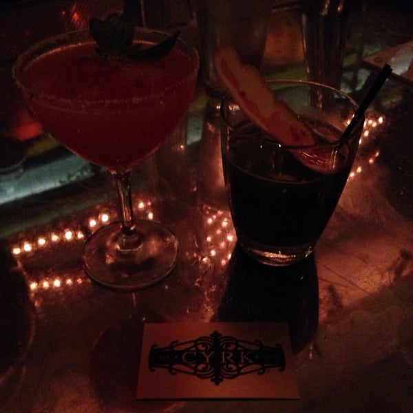 Seedy night in NYC, perfect for sultry cocktails at #barcyrk