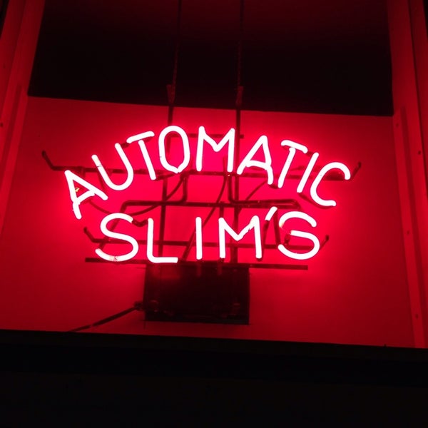 10/8/2013 tarihinde Gregory G.ziyaretçi tarafından Automatic Slims'de çekilen fotoğraf