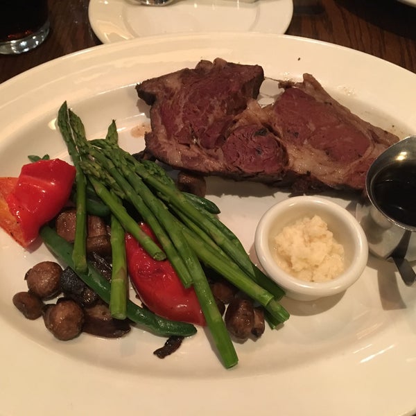 Photo taken at The Keg Steakhouse + Bar - Vaughan by Yeming H. on 5/2/2017