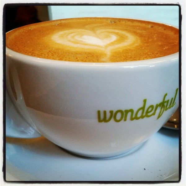 Снимок сделан в Wonderful Café пользователем Kunal K. 10/27/2012