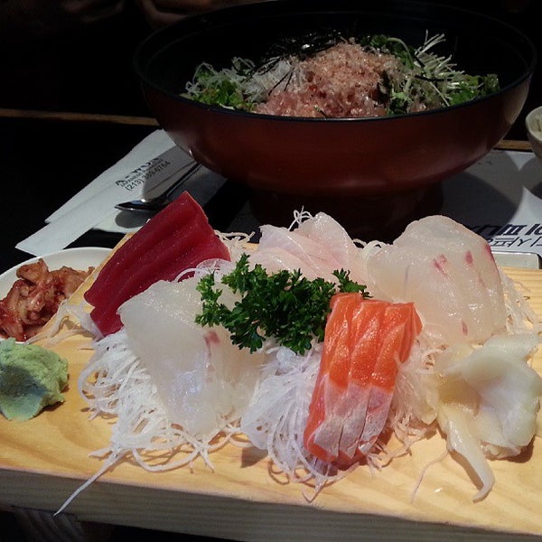 7/22/2013 tarihinde Phil S.ziyaretçi tarafından A-won Japanese Restaurant'de çekilen fotoğraf