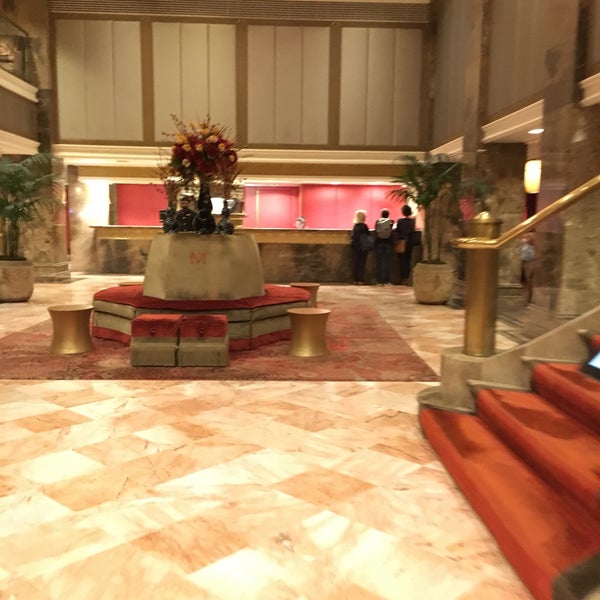 Foto diambil di The Michelangelo Hotel oleh Deans C. pada 11/10/2018