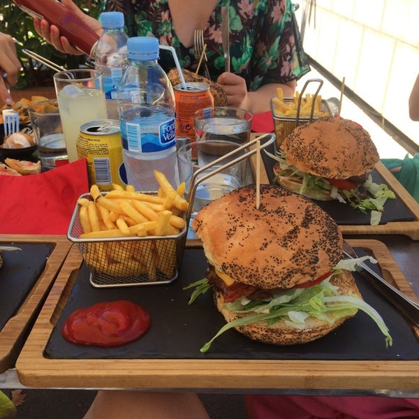 Das Foto wurde bei Rosti Restaurant von Nea L. am 7/10/2014 aufgenommen