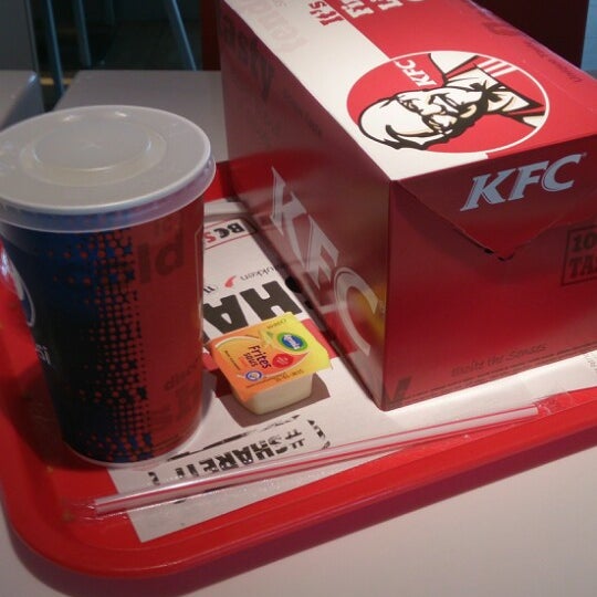Photo taken at KFC by André D. on 5/30/2014