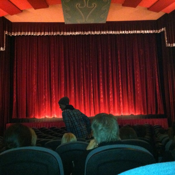 Photo prise au Lido Live Theatre par Maya T. le12/28/2012
