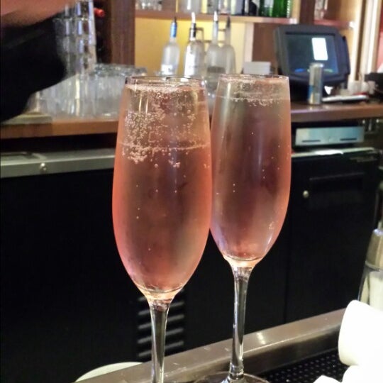 Das Foto wurde bei Epoch Restaurant &amp; Bar in The Exeter Inn von Lisa G. am 10/6/2013 aufgenommen