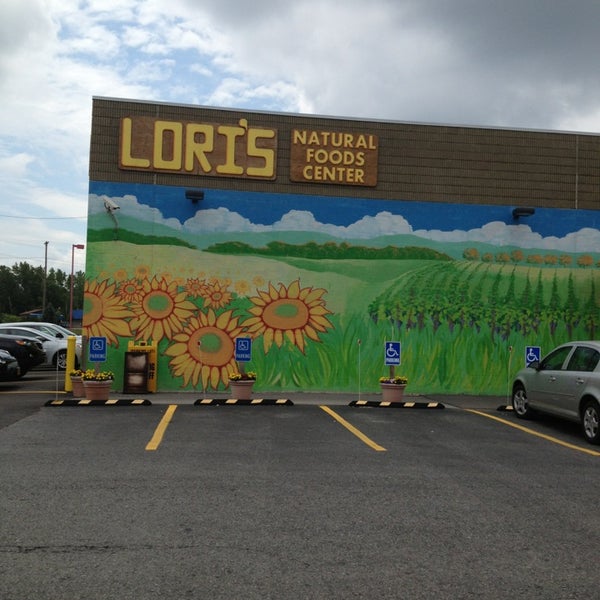 Foto scattata a Lori&#39;s Natural Foods Center da Gabbie il 6/30/2013