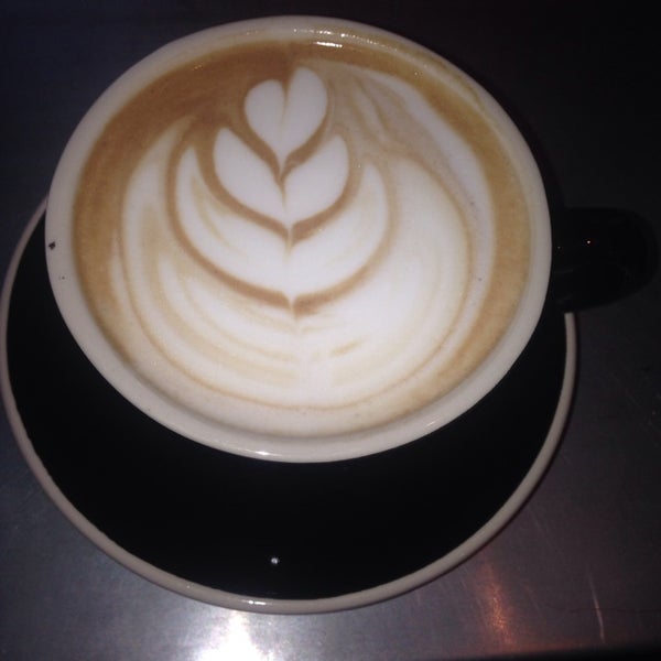 Foto tirada no(a) High Brow Coffee por Rami B. em 10/17/2013