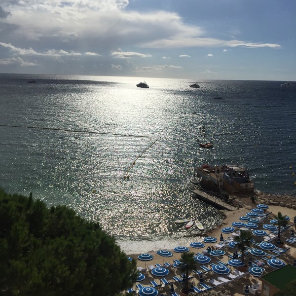 Foto diambil di Hotel Royal-Riviera oleh Yevgen P. pada 8/16/2015