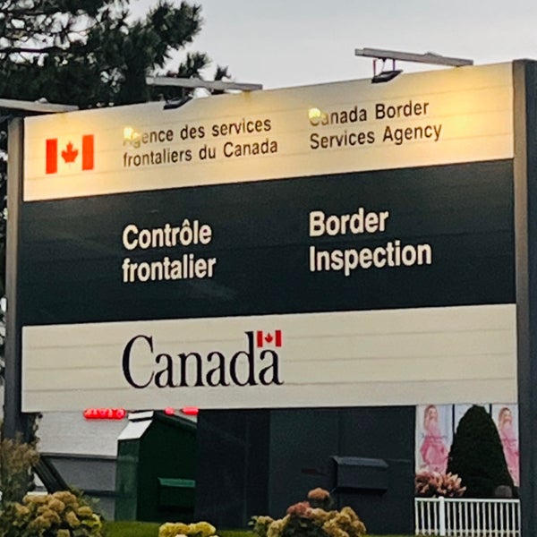 Douanes Canadiennes StBernarddeLacolle Canadian Customs 157 visitors