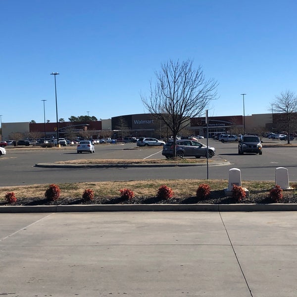 Walmart Supercenter 1015 Lewis St