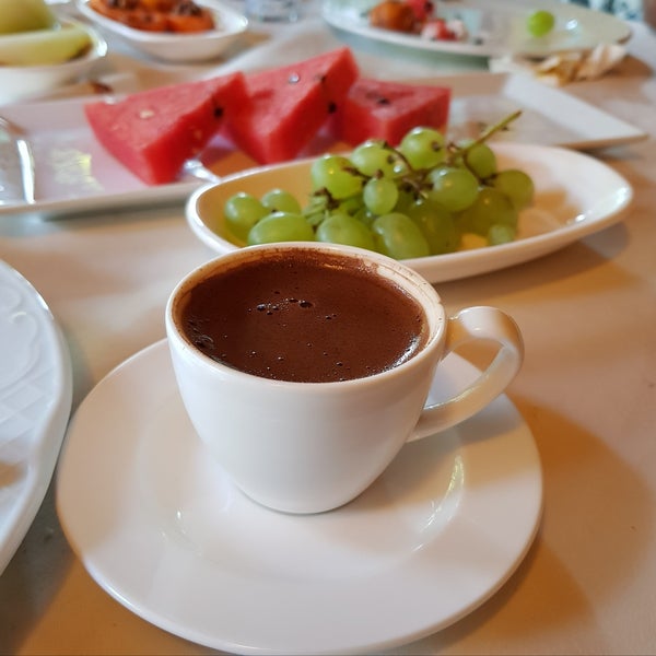 Foto diambil di Balıklı Bahçe Et ve Balık Restoranı oleh Demet . pada 6/6/2018
