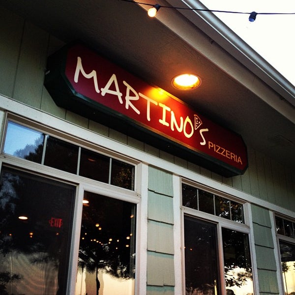 รูปภาพถ่ายที่ Martino&#39;s Pizzeria โดย Amanda B. เมื่อ 7/22/2013