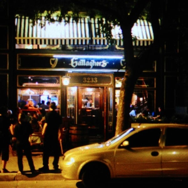 2/1/2013にIsaac P.がGallaghers Irish Pubで撮った写真