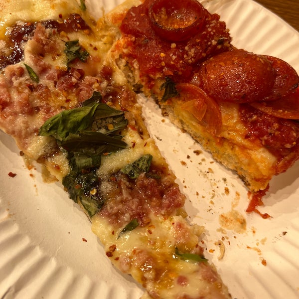 Снимок сделан в New York Pizza Suprema пользователем Vanessa N. 7/30/2022