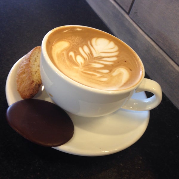 1/17/2015 tarihinde Amber K.ziyaretçi tarafından Two Rivers Craft Coffee Company'de çekilen fotoğraf